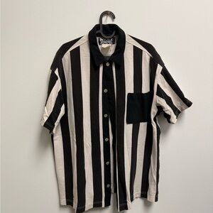 26 International Black and White Striped Button Down Shirt